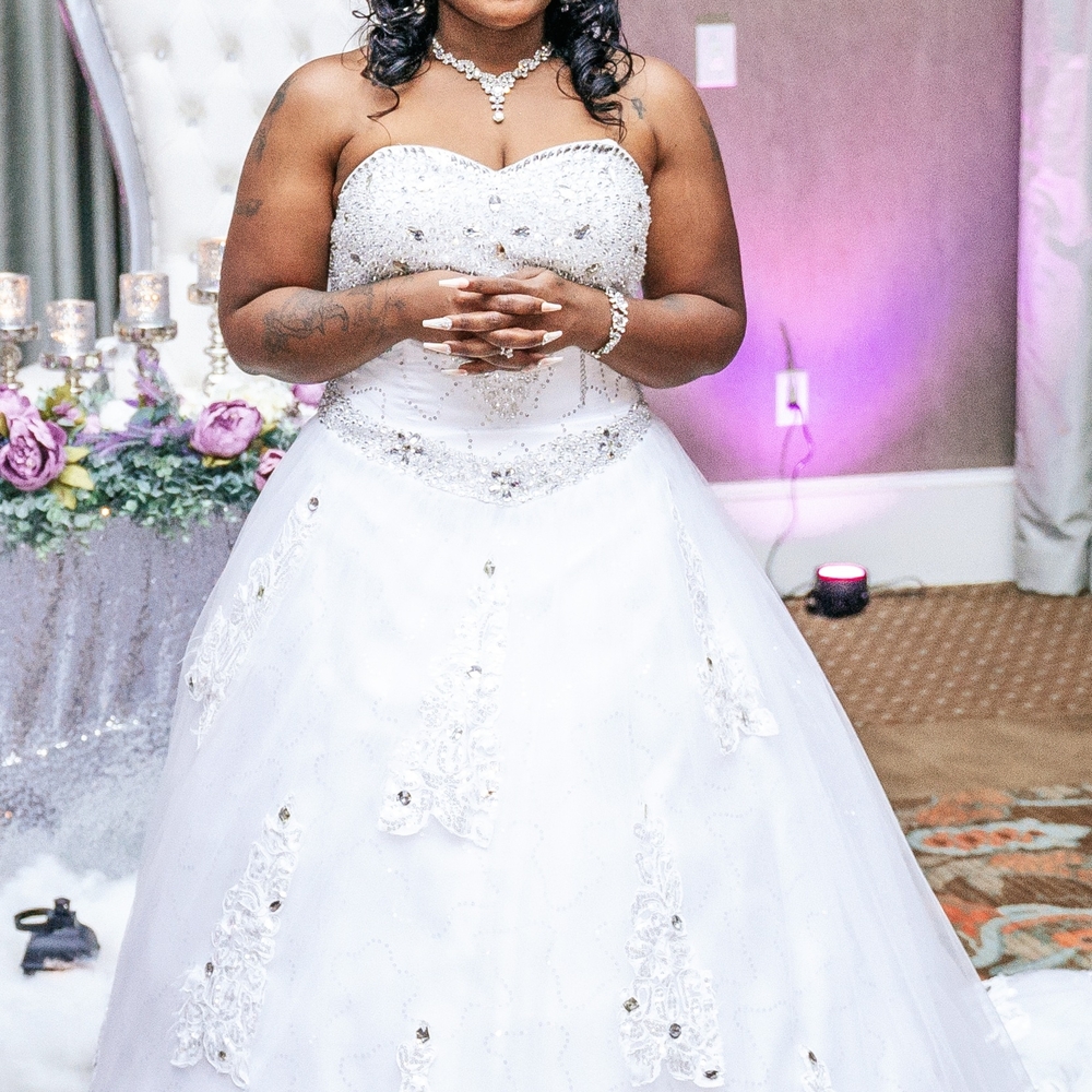 Elegant White Strapless Wedding Dress